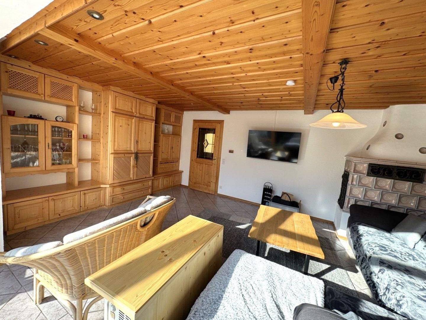 Immobilie in Schleching - Teilerneuerte Süd-West-Haushälfte mit Doppelgarage in stiller Randlage - Bild 12