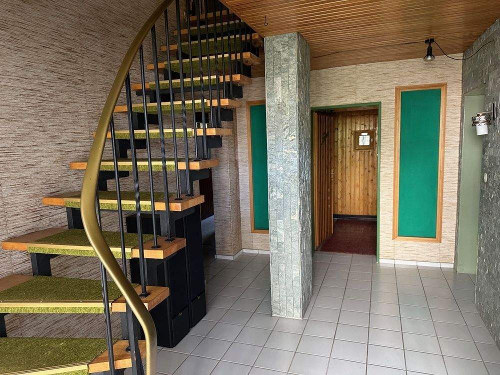 Immobilie in Helsa - Attraktives Einfamilienhaus mit Einliegerwohnung , Garage und Wintergarten in ruhiger Lage von Helsa - Bild 3