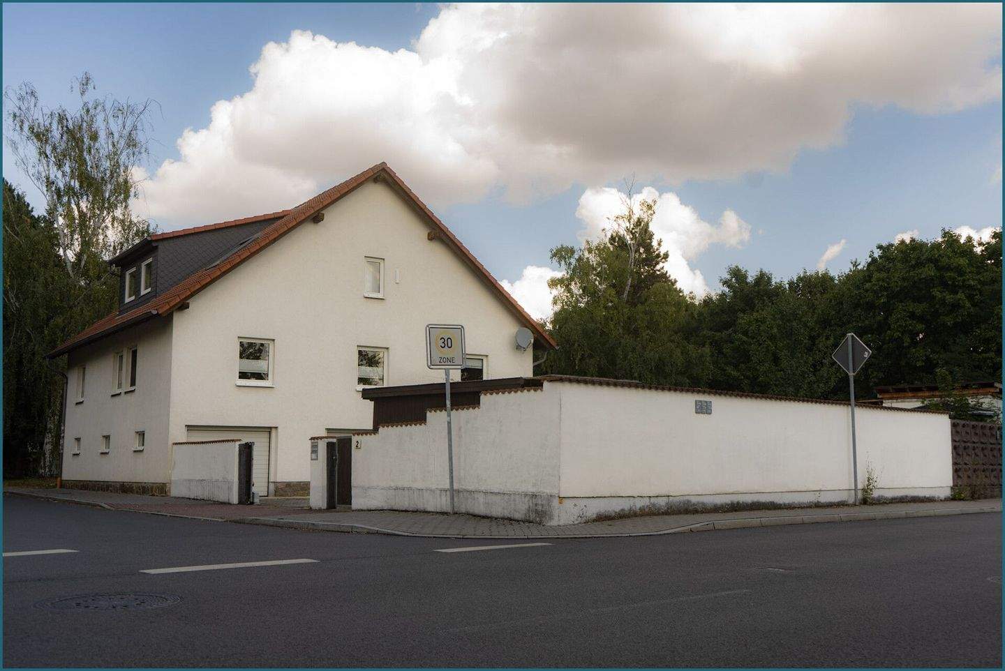 Immobilie in Borna - Geräumiges Ein-/Zweifamilienhaus in Borna mit vielen Möglichkeiten - Bild 1