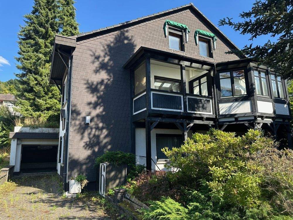 Immobilie in Helsa - Attraktives Einfamilienhaus mit Einliegerwohnung , Garage und Wintergarten in ruhiger Lage von Helsa - Bild 1