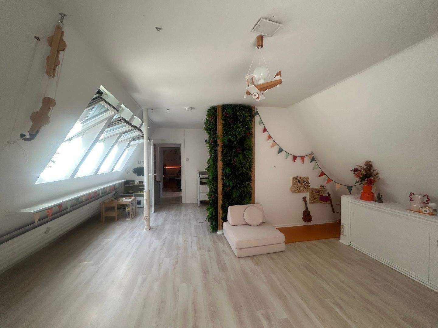 Immobilie in Lüdenscheid - Stilvolles Zweifamilienvilla mit Balkonen, Sauna, Kellerbar & Doppelcarport – auf großem Grundstück mit privater Zufahrt... - Bild 25