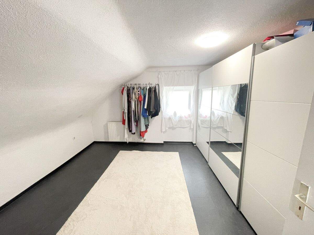 Immobilie in Nalbach - Familienfreundliches Einfamilienhaus mit Photovoltaik, Stellplätzen und Garten - Bild 10