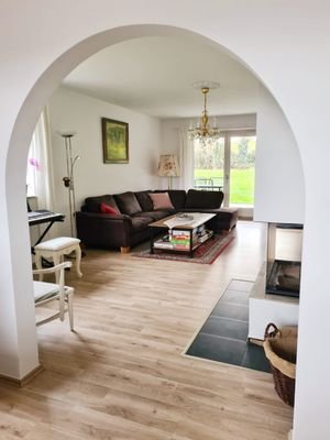 Entspannungsoase: Wohnzimmer mit Terrassenblick