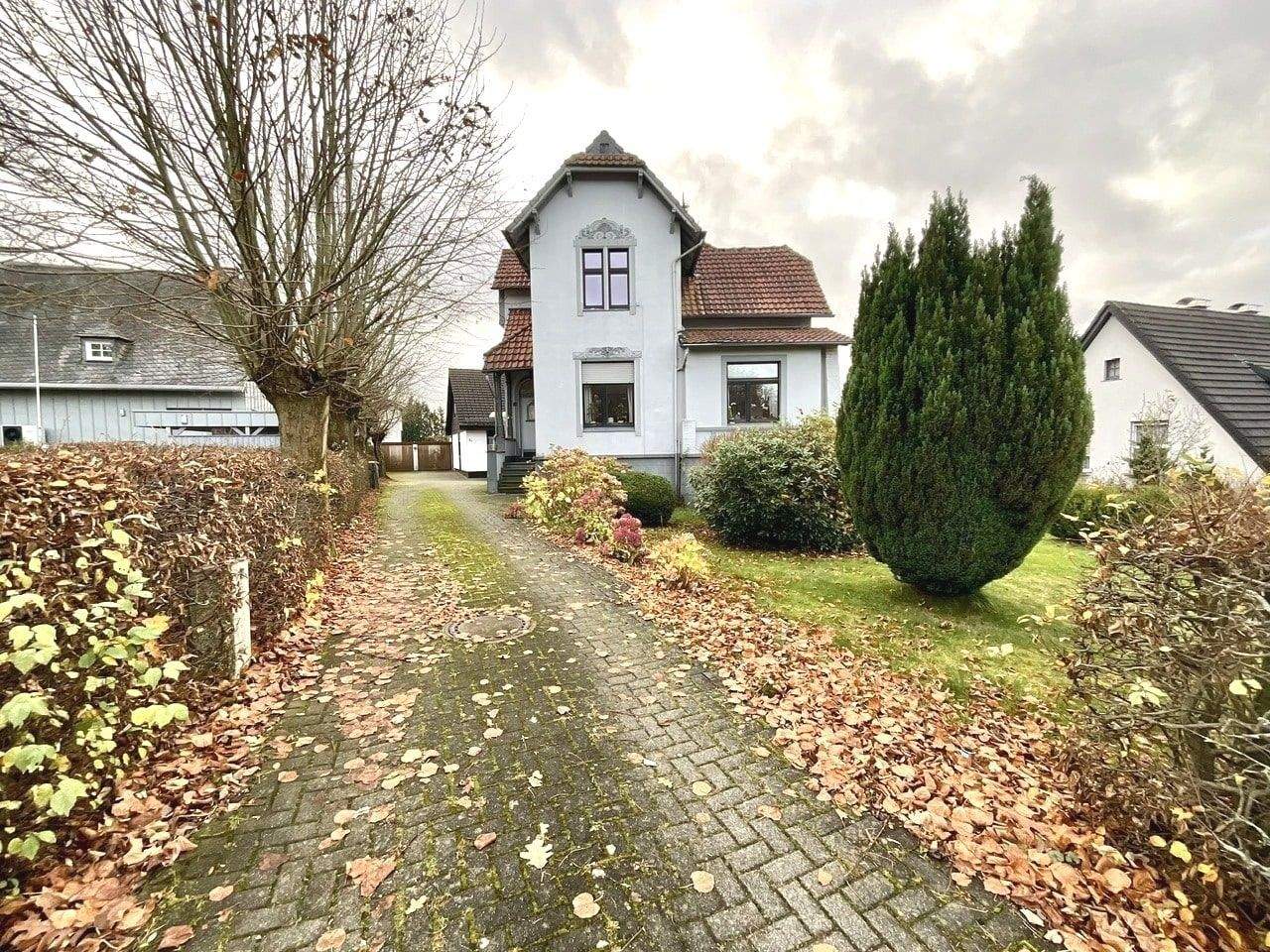 Immobilie in Halver - Historisches Zweifamilienhaus in Halver - Eine Kombination aus Eigennutzung und gesicherter Mieteinnahme - Bild 1