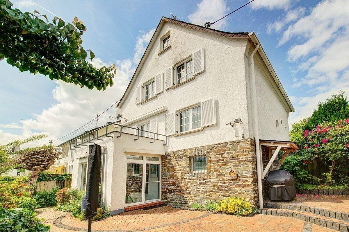 Immobilie in Rengsdorf - Äußerst geschmackvolles und charmantes Einfamilienhaus in beliebter und zentraler Wohnlage  - Bild 1