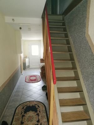 Flur mit Treppe zum Dachboden