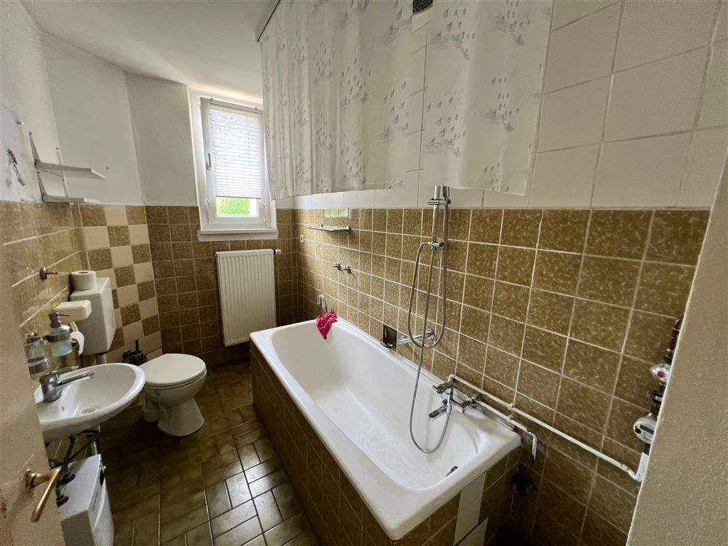 Immobilie in Forchheim - Villa im Jugendstil, aktuell als MFH genutzt - Drei Wohneinheiten mit Altbaucharme zentral in Forchheim zu verkaufen - Bild 11