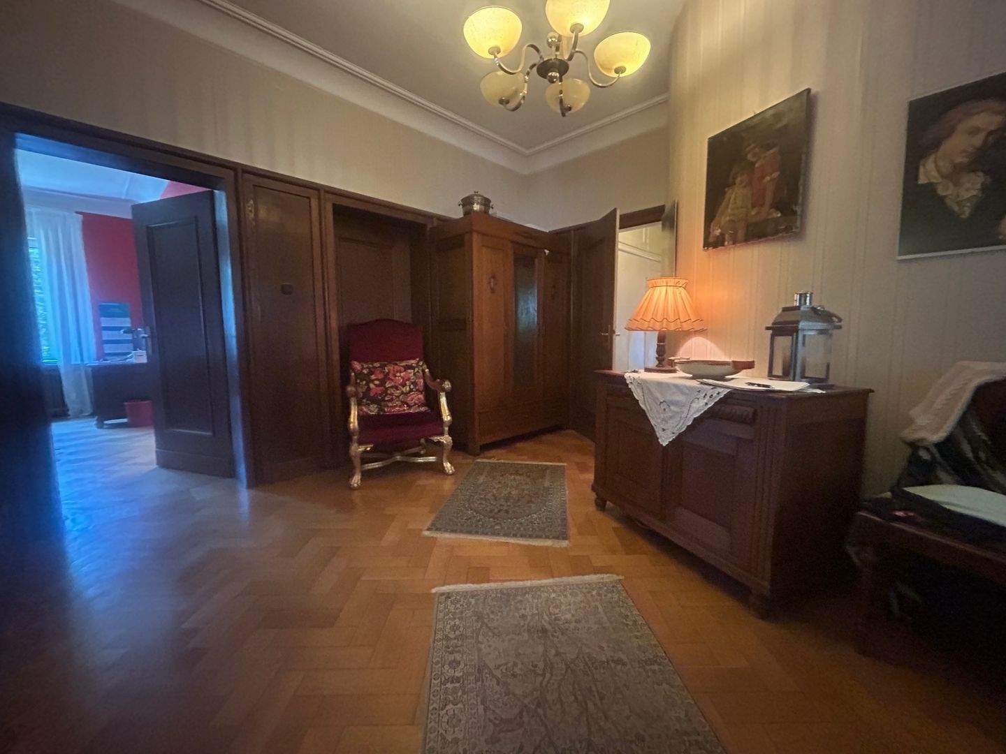 Immobilie in Lüdenscheid - Stilvolles Zweifamilienvilla mit Balkonen, Sauna, Kellerbar & Doppelcarport – auf großem Grundstück mit privater Zufahrt... - Bild 11