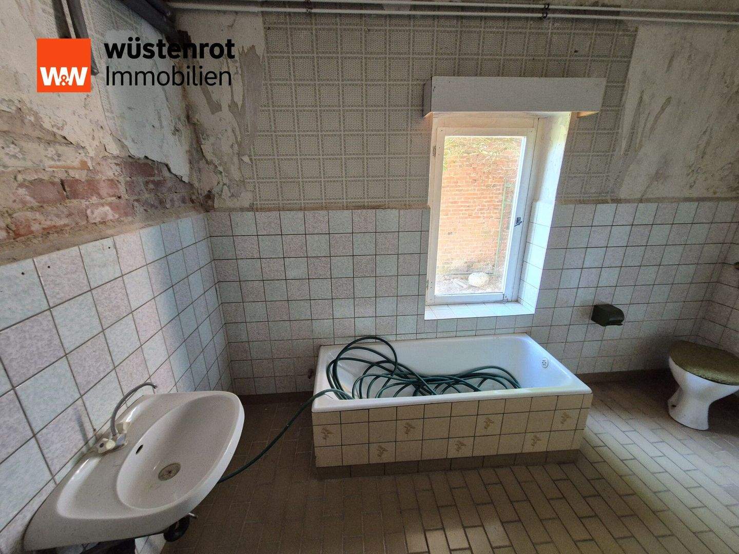 Immobilie in Groß Godems - Original Bauernhaus als Handwerkerobjekt mit Stall und 2 Garagen in Herzfeld - Bild 9