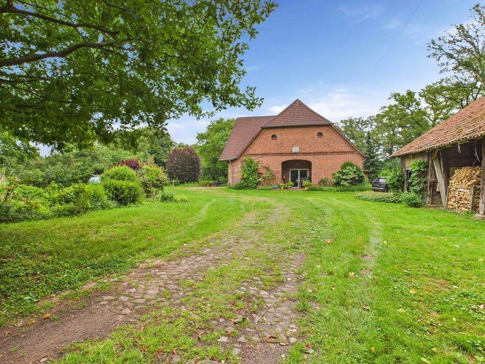 Immobilie in Steyerberg - Großes Bauernhaus in ruhiger Lage mit sanierter Wohnung und XXL Ausbaureserve und Wald - Bild 0