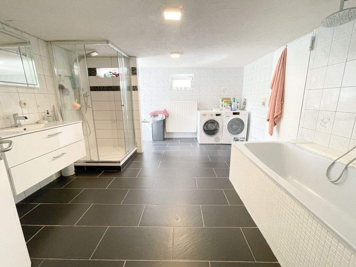 Immobilie in Nalbach - Familienfreundliches Einfamilienhaus mit Photovoltaik, Stellplätzen und Garten - Bild 13