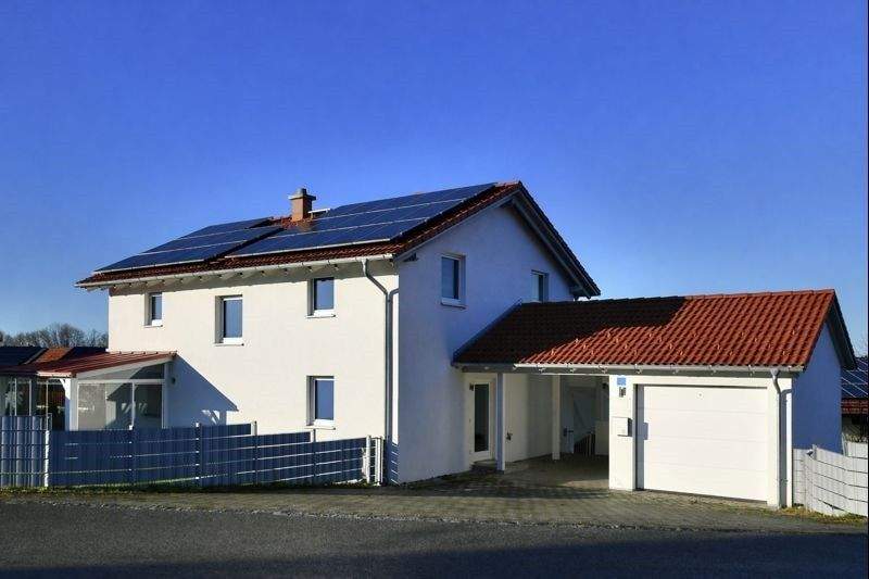 Immobilie in Vogtareuth - Niedrigenergiehaus für (große) Familien - zusätzlicher Platz für Praxis oder Gewerbe kein Problem - Bild 0