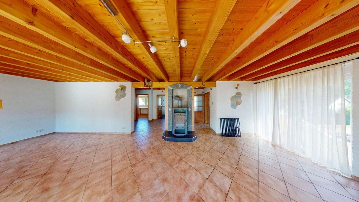 Immobilie in Meckesheim - Familiendomizil mit Potenzial - Charmantes Zweifamilienhaus in Mönchzell - Bild 3