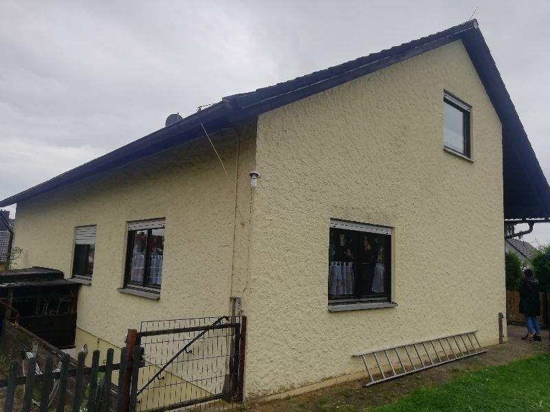 Immobilie in Buttenheim - Hier ist Platz für 2 Familien - MFH mit großem Grundstück direkt in Buttenheim! - Bild 0