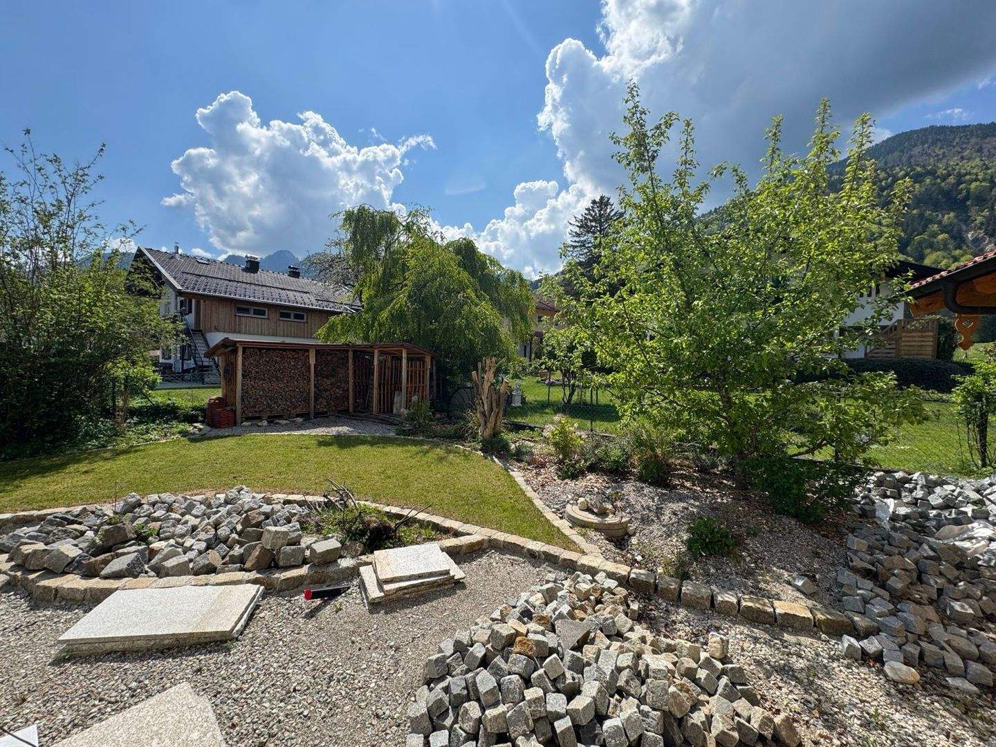 Immobilie in Schleching - Teilerneuerte Süd-West-Haushälfte mit Doppelgarage in stiller Randlage - Bild 1