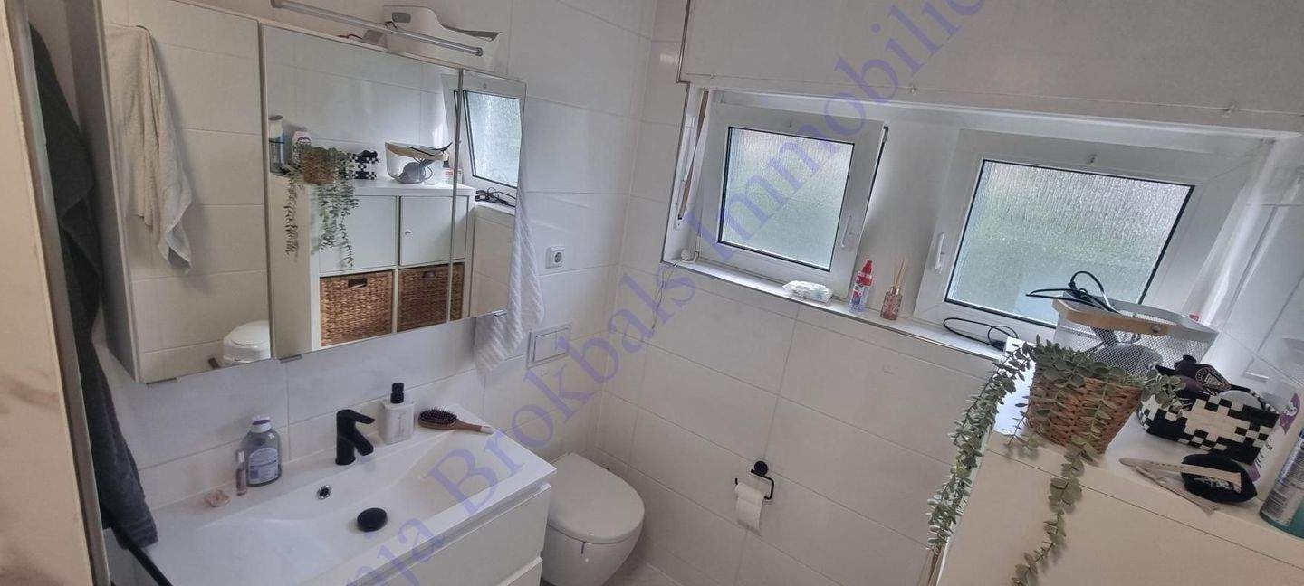 Immobilie in Harsewinkel - Zweifamilienhaus mit ausgebautem DG und mit 3 Garagen in Harsewinkel, provisionsfrei für Käufer - Bild 5