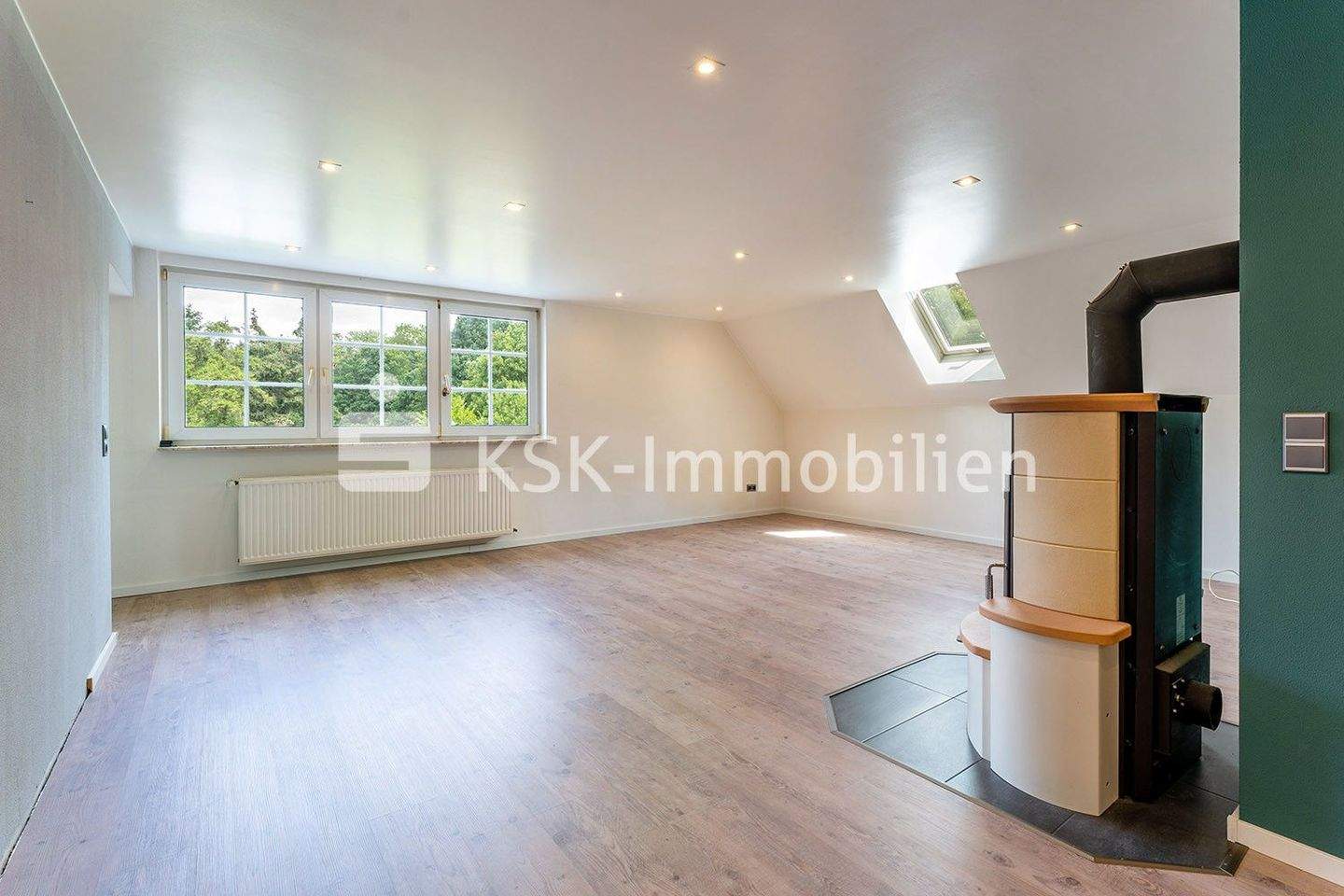 Immobilie in Wipperfürth - Gepflegte 6-Zimmer Eigentumswohnung mit eigenem Gartenanteil! - Bild 3