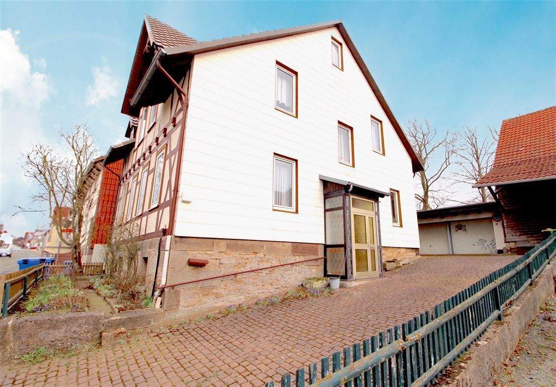 Immobilie in Adelebsen - Ein- bis Zweifamilien Fachwerkhaus mit Bauerwartungsland in Barterode - Bild 0