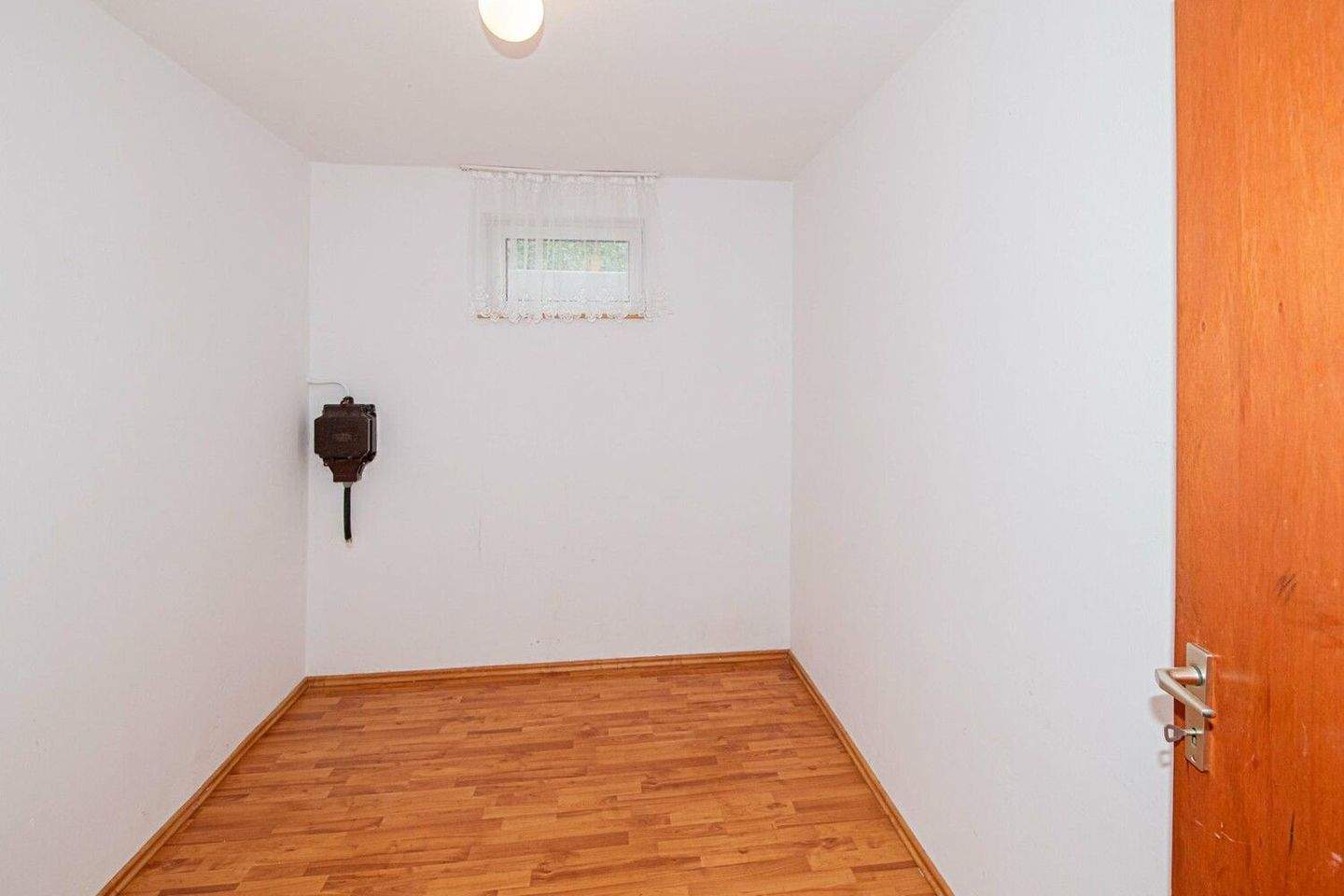 Immobilie in Furth im Wald - Familienfreundliches Einfamilienhaus mit offenem Wintergarten und herrlicher Gartenanlage - Bild 32