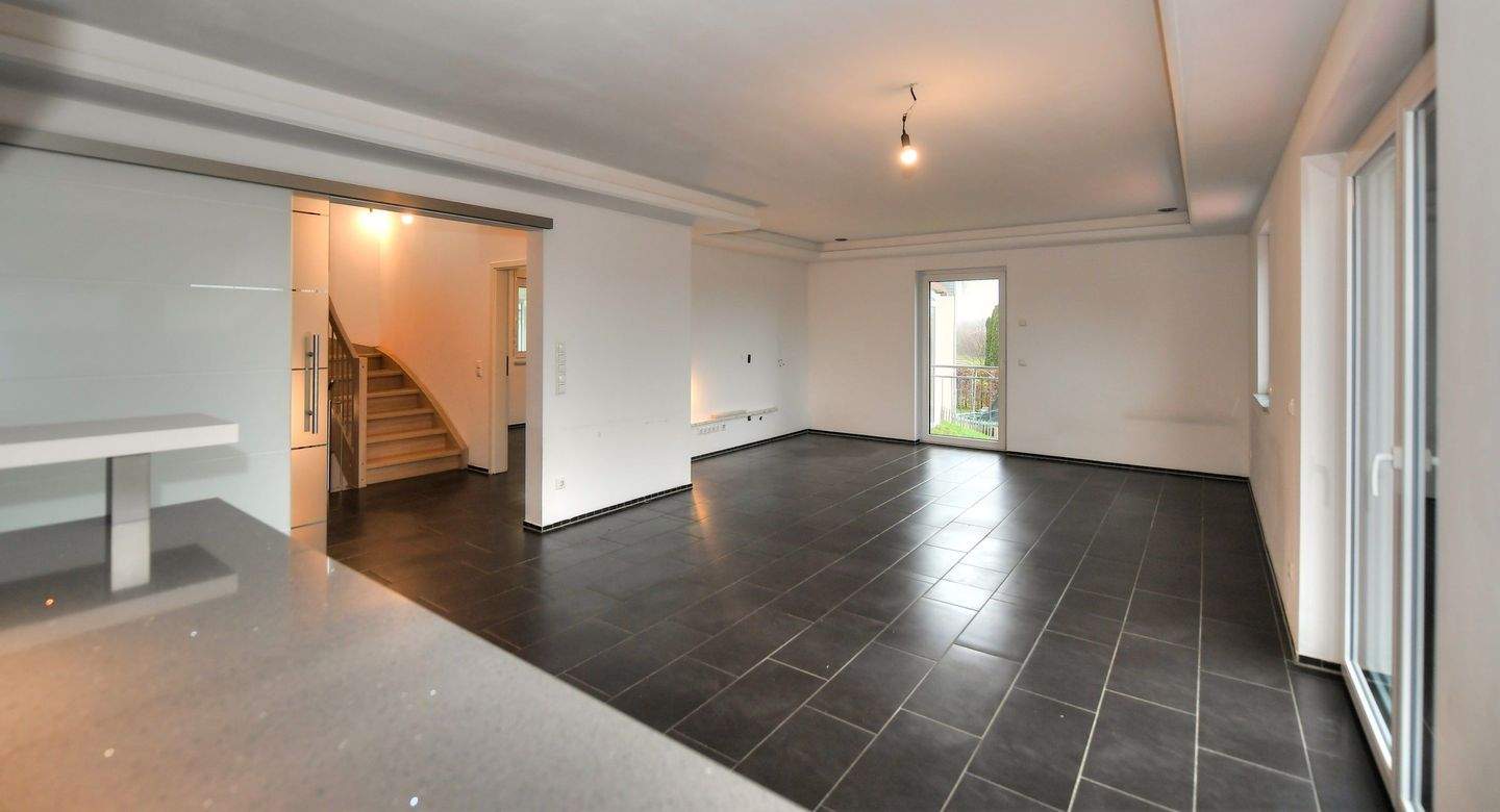 Immobilie in Vogtareuth - Niedrigenergiehaus für (große) Familien - zusätzlicher Platz für Praxis oder Gewerbe kein Problem - Bild 8