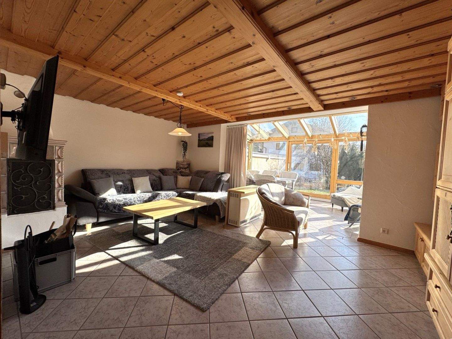 Immobilie in Schleching - Teilerneuerte Süd-West-Haushälfte mit Doppelgarage in stiller Randlage - Bild 11