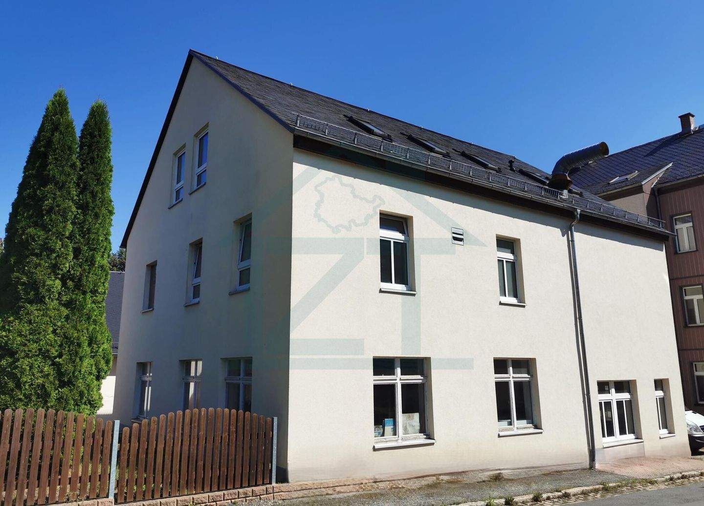Immobilie in Berga/Elster - Wohnhaus mit Einliegerwohnung und Werkstatt, inkl. Nebengebäude, inkl. 698 m² Grundstück in Berga - Bild 1