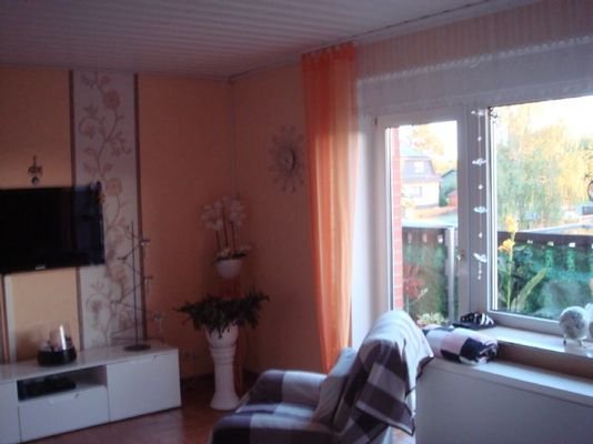 Bild 3 Wohnzimmer mit Zugang zum Balkon