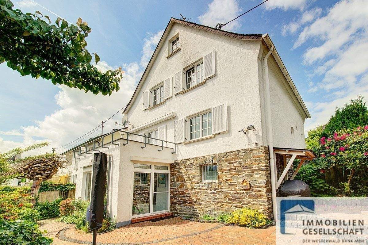 Immobilie in Rengsdorf - Äußerst geschmackvolles und charmantes Einfamilienhaus in beliebter und zentraler Wohnlage  - Bild 0