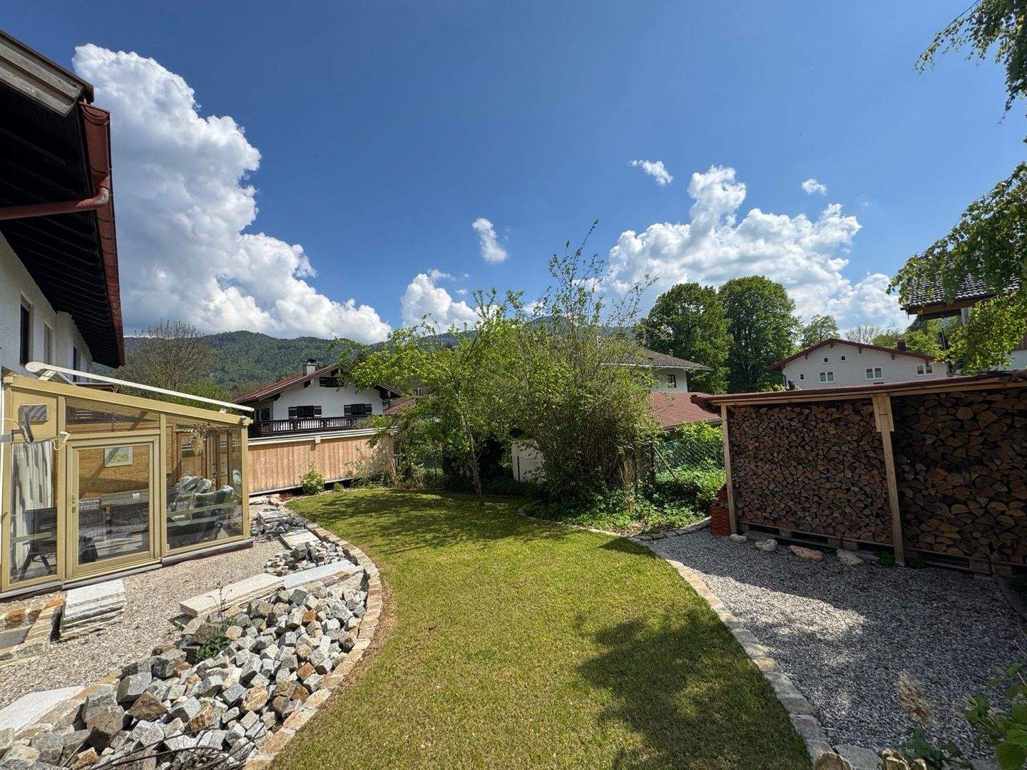 Immobilie in Schleching - Teilerneuerte Süd-West-Haushälfte mit Doppelgarage in stiller Randlage - Bild 4