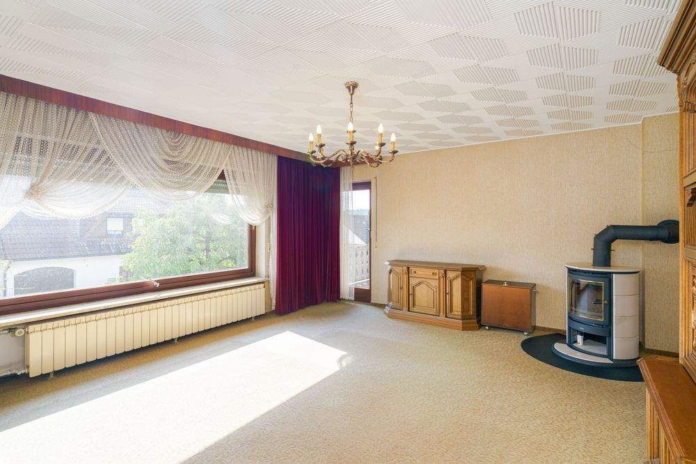 Immobilie in Karbach - Bezugsfreies Einfamilienhaus mit Einliegerwohnung und großem Grundstück! - Bild 2