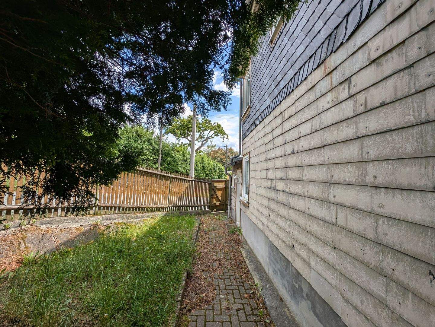 Immobilie in Geratal - Interessantes kleines  Zweifamilienhaus mit  historischem Flair in  Frankenhain zu verkaufen - Bild 1