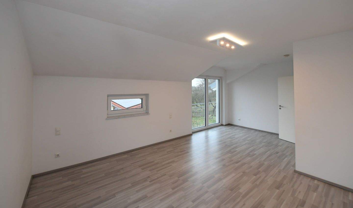 Immobilie in Vogtareuth - Niedrigenergiehaus für (große) Familien - zusätzlicher Platz für Praxis oder Gewerbe kein Problem - Bild 15