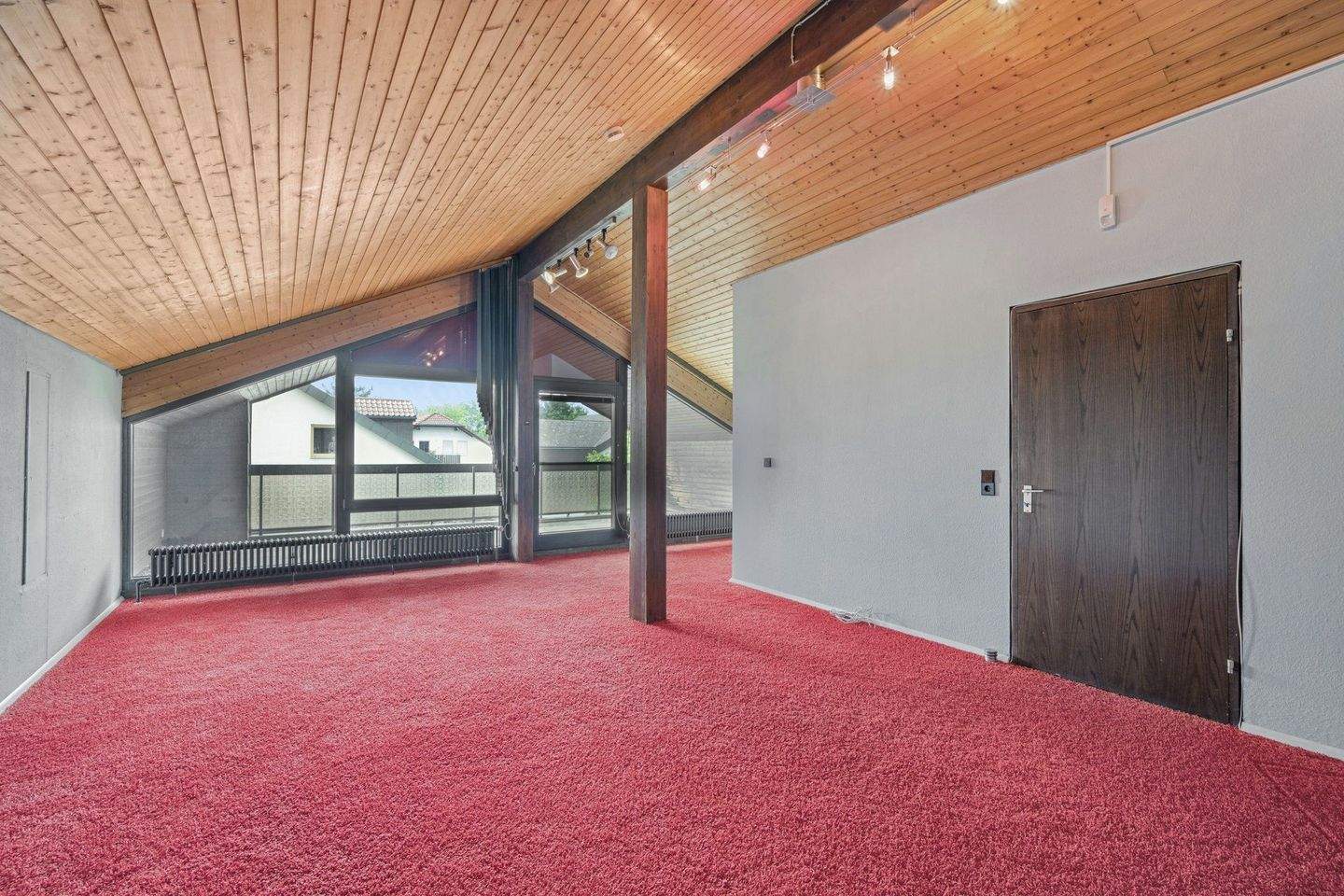 Immobilie in Benningen am Neckar - Bereit für frischen Wind: Großzügige Villa im 70er-Stil mit Pool und Doppelgarage - Bild 6