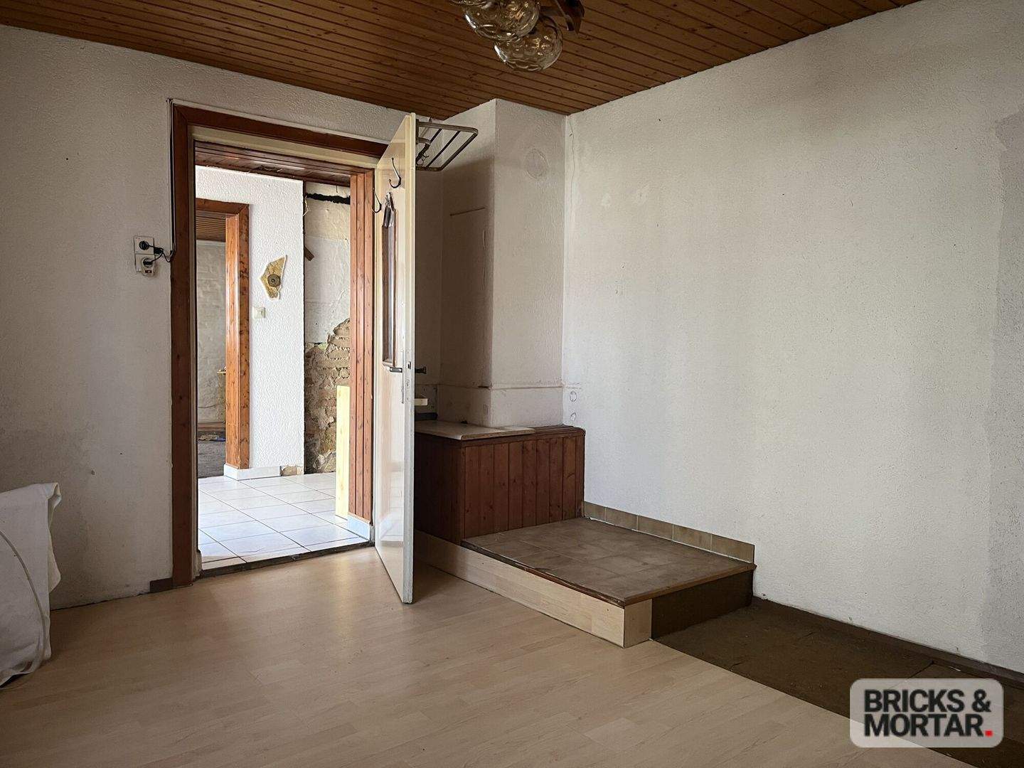 Immobilie in Buttenwiesen - Komplettes Doppelhaus - eine Haushälfte zum Gestalten, eine mit zuverlässiger Mieterin - Bild 9