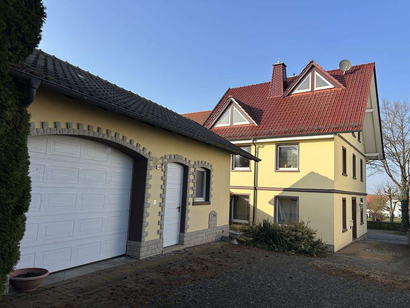 Immobilie in Borgentreich - Vielseitiges Wohnhaus mit großzügigem Anwesen am Rande von Rösebeck - Bild 2