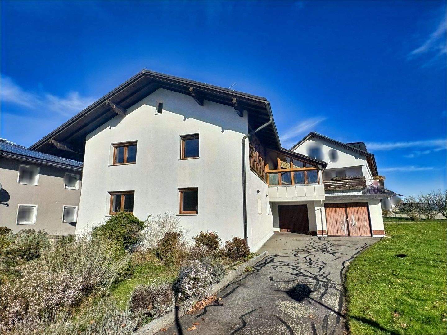 Immobilie in Ruderting - Großzügiges Einfamilienhaus im Zentrum von Ruderting! - Bild 2