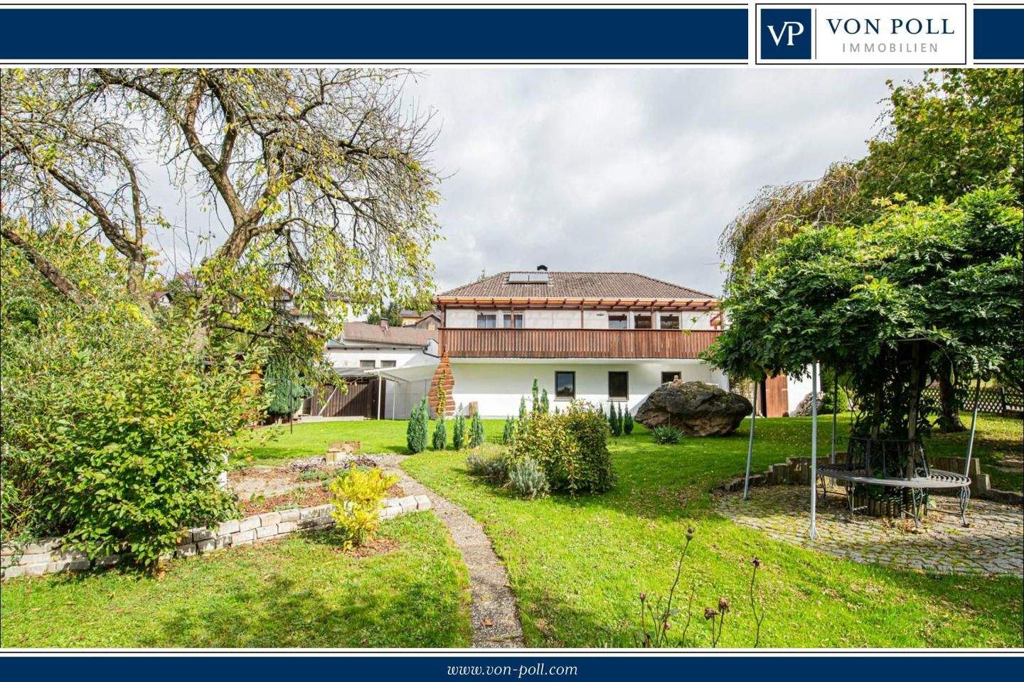 Immobilie in Furth im Wald - Familienfreundliches Einfamilienhaus mit offenem Wintergarten und herrlicher Gartenanlage - Bild 1