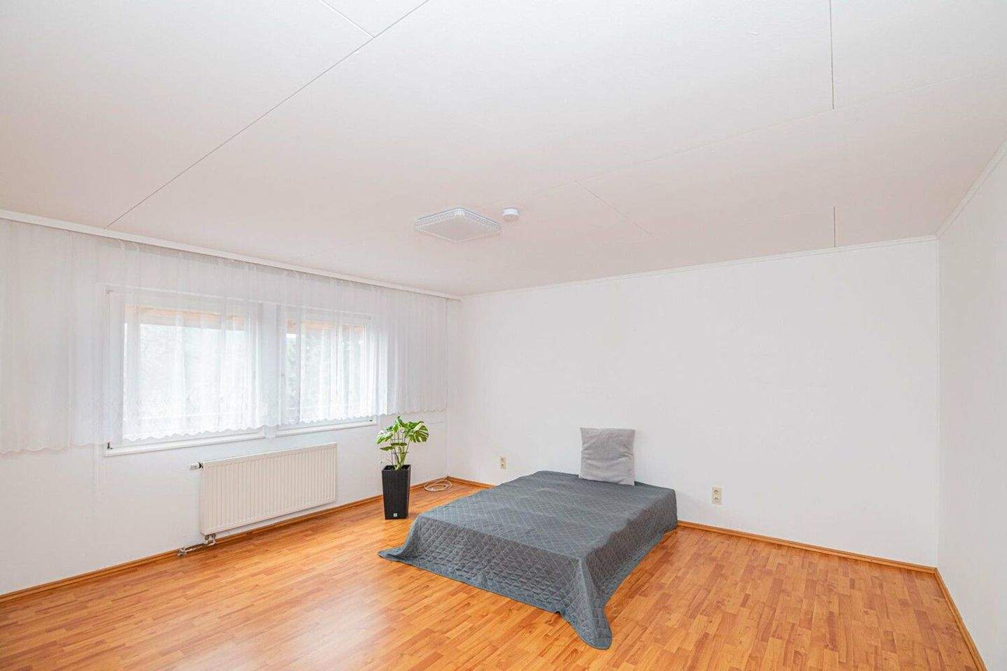 Immobilie in Furth im Wald - Familienfreundliches Einfamilienhaus mit offenem Wintergarten und herrlicher Gartenanlage - Bild 23