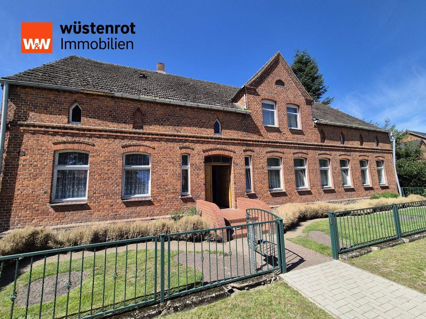 Immobilie in Groß Godems - Original Bauernhaus als Handwerkerobjekt mit Stall und 2 Garagen in Herzfeld - Bild 1