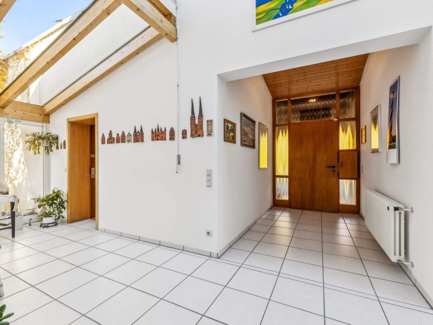 Immobilie in Heroldstatt - Einfamilienhaus mit Einliegerwohnung, Aufzug, Doppelgarage &amp; Traumgarten in Heroldstatt-Sontheim - Bild 1