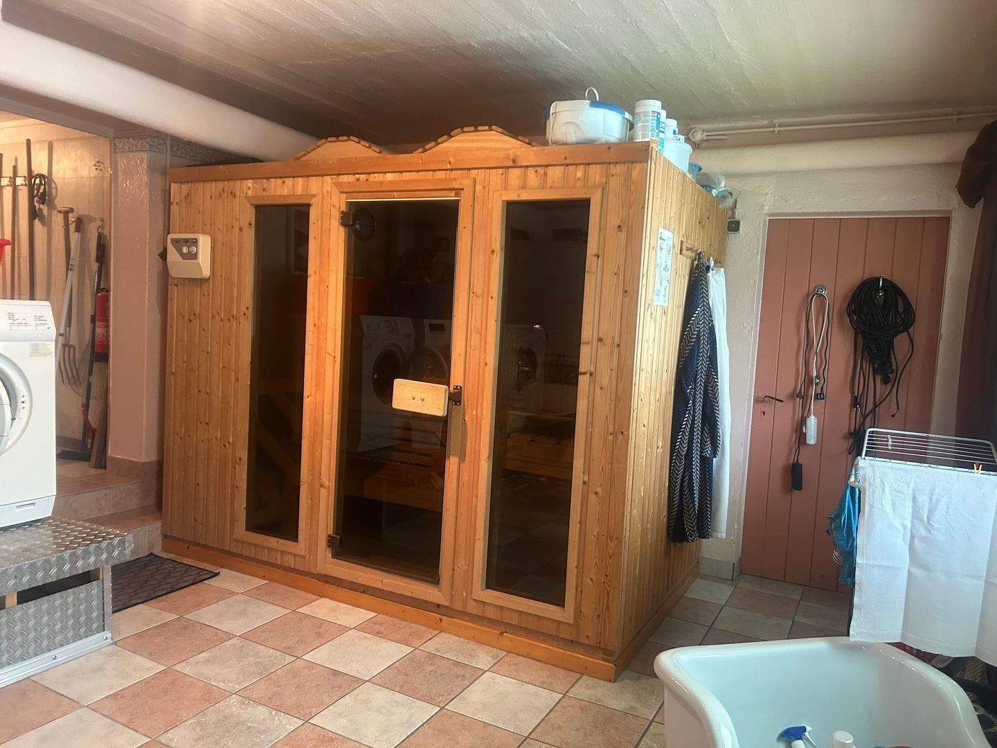 Immobilie in Lüdenscheid - Stilvolles Zweifamilienvilla mit Balkonen, Sauna, Kellerbar & Doppelcarport – auf großem Grundstück mit privater Zufahrt... - Bild 31