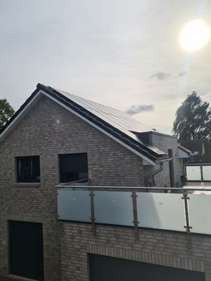 Balkon mit Photovoltaikanlage