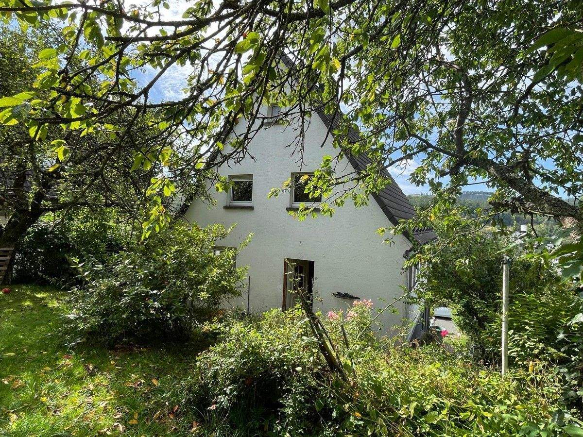 Immobilie in Dietzhölztal - Ewersbach: Charmantes Einfamilienhaus mit großem Garten - Bild 2