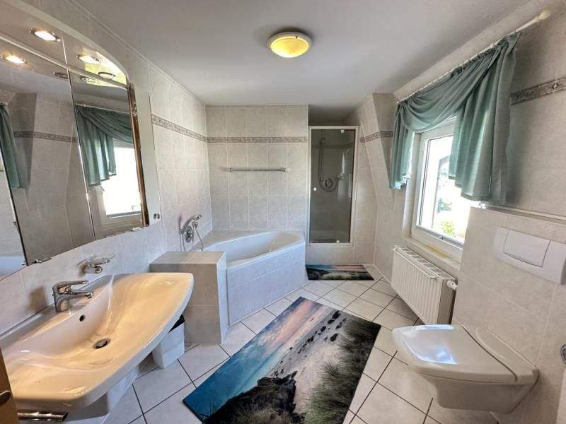 Immobilie in Felsberg - **Familie und Beruf unter einem Dach** Gepflegtes Zweifamilienwohnhaus mit Garage in Felsberg-Rhünda - Bild 6