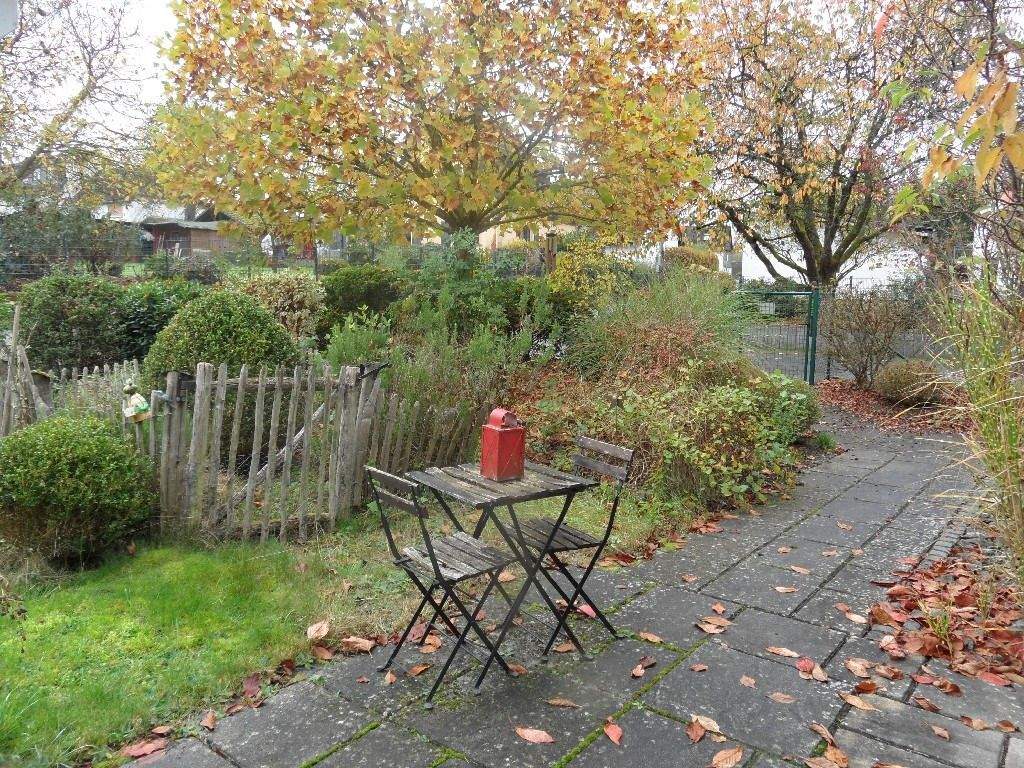 Immobilie in Urbach - URBACH: Das Haus für die Familie mit großen Grundstück, Doppelgarage und Nebengebäuden - Bild 1