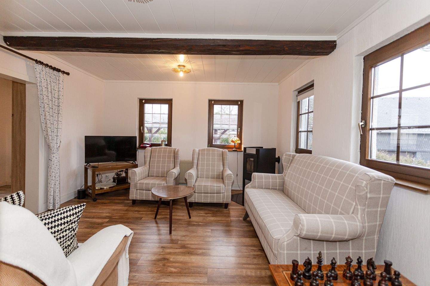 Immobilie in Mastershausen - Charmantes und modernisiertes Familienhaus mit Garge und Garten in Mastershausen, Nähe Kastellaun - Bild 2