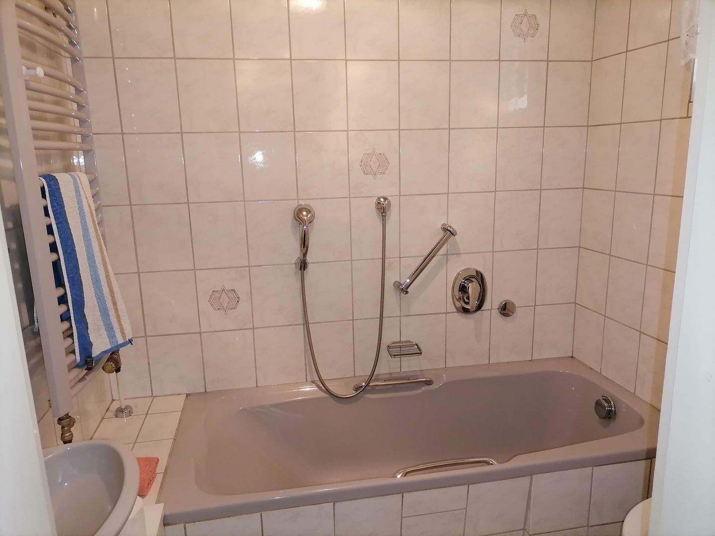 Immobilie in Hochspeyer - MEHRGENERATIONENHAUS oder HAUS mit 3 WOHNUNGEN - Bild 5