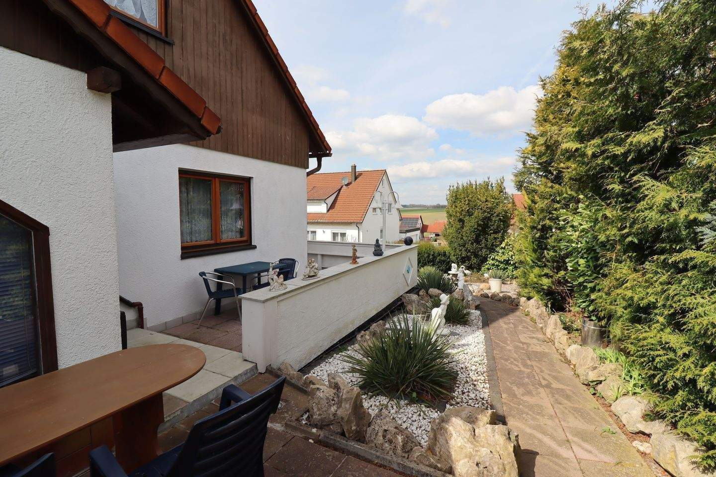 Immobilie in Unterschwaningen - Wohnhaus mit schönem Garten in 91743 Unterschwaningen - Bild 1