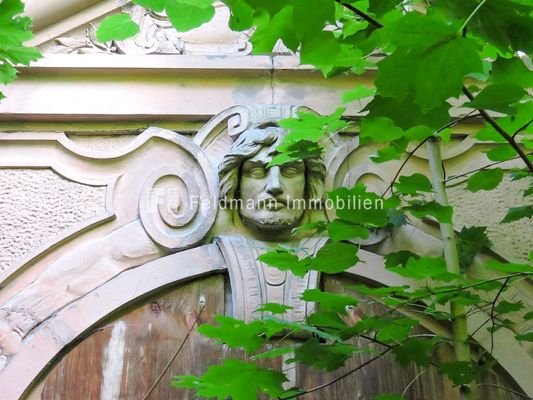 Villa Schumann - Portal mit Grün