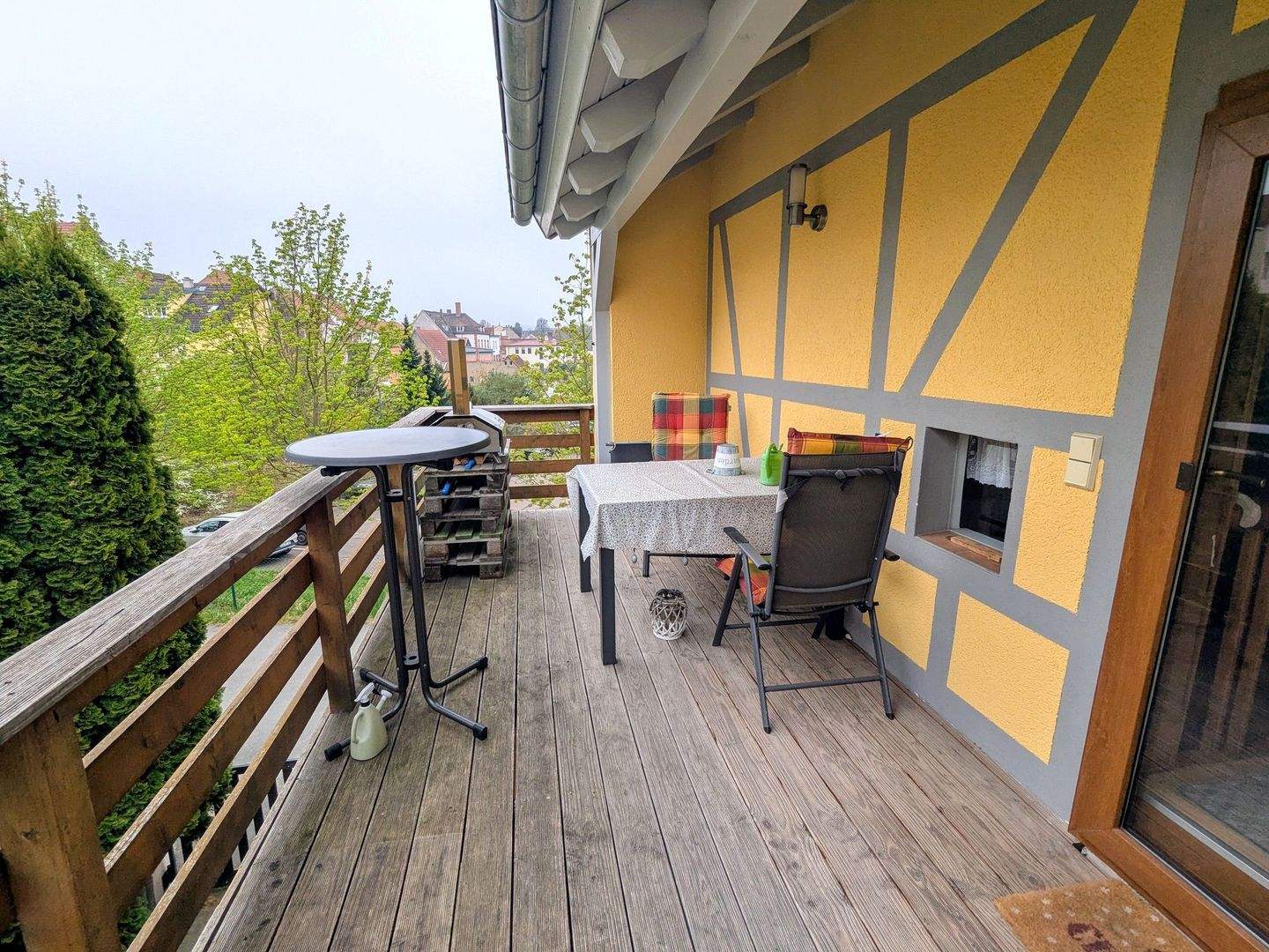 Immobilie in Eisenberg - Gemütliches Einfamilienhaus mit großzügiger Terrasse und Ausbaupotential im Dachgeschoss. - Bild 5